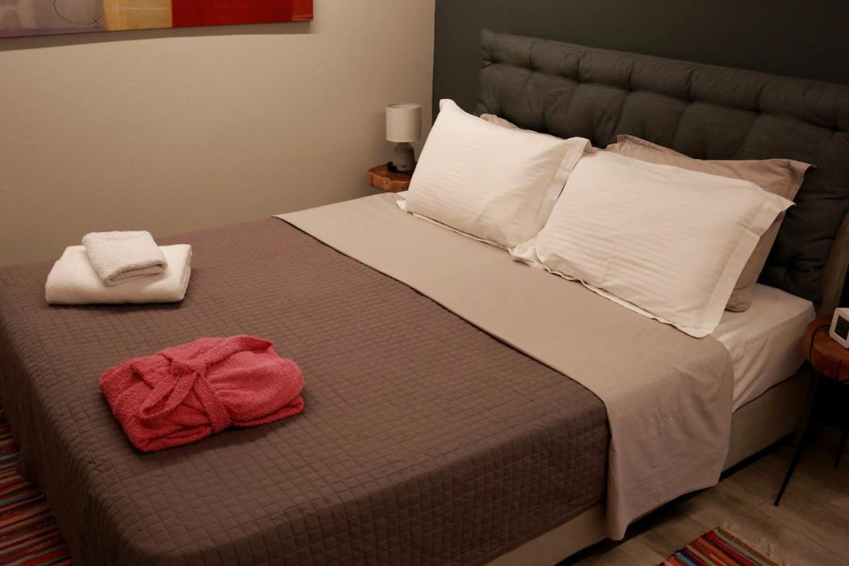 Apartament Gatelouzou *